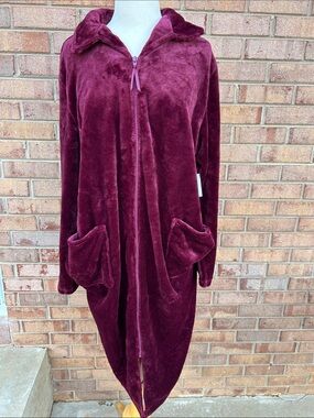 NWT Croft & Barrow Plush Zip-Front Robe in Deep Burgundy